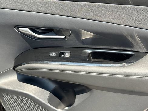 Used 2022 Hyundai Tucson Limited w/ Cargo Package FWD image 16