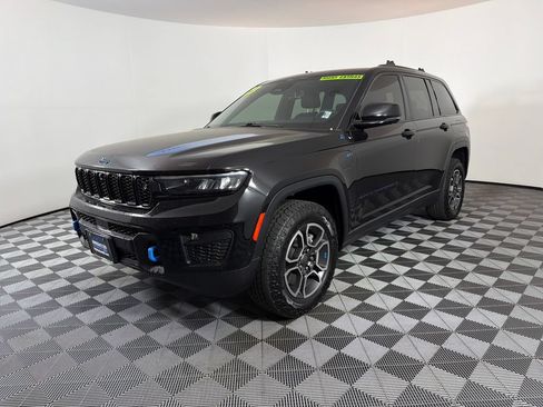Used 2023 Jeep Grand Cherokee Trailhawk w/ Advanced Protech Group II AWD/4WD image 7