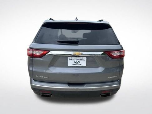 Used 2019 Chevrolet Traverse Premier w/ Driver Confidence II Package FWD image 4