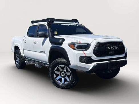 Used 2018 Toyota Tacoma SR5 RWD image 13