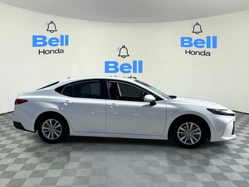 Used 2025 Toyota Camry LE FWD image 5