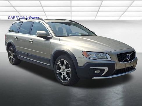 Used 2015 Volvo XC70 T6 w/ Proximity Package image 1
