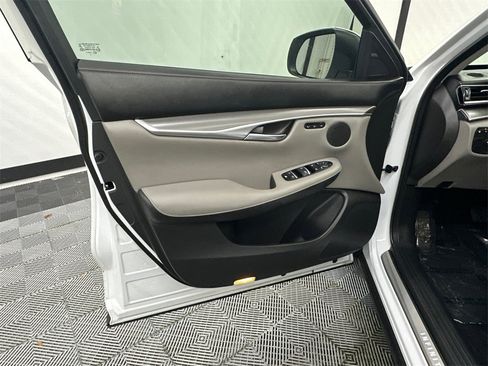 Used 2023 INFINITI QX50 Luxe w/ Accent Package image 11