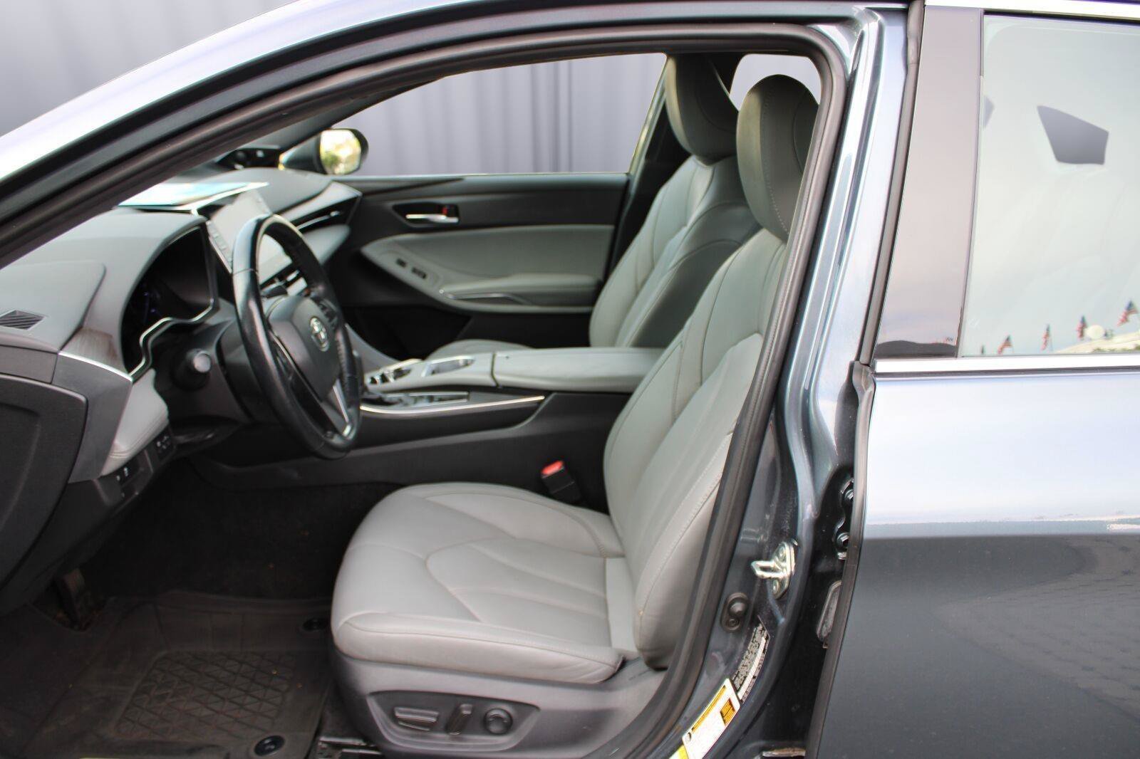 Used 2019 Toyota Avalon XLE FWD image 35