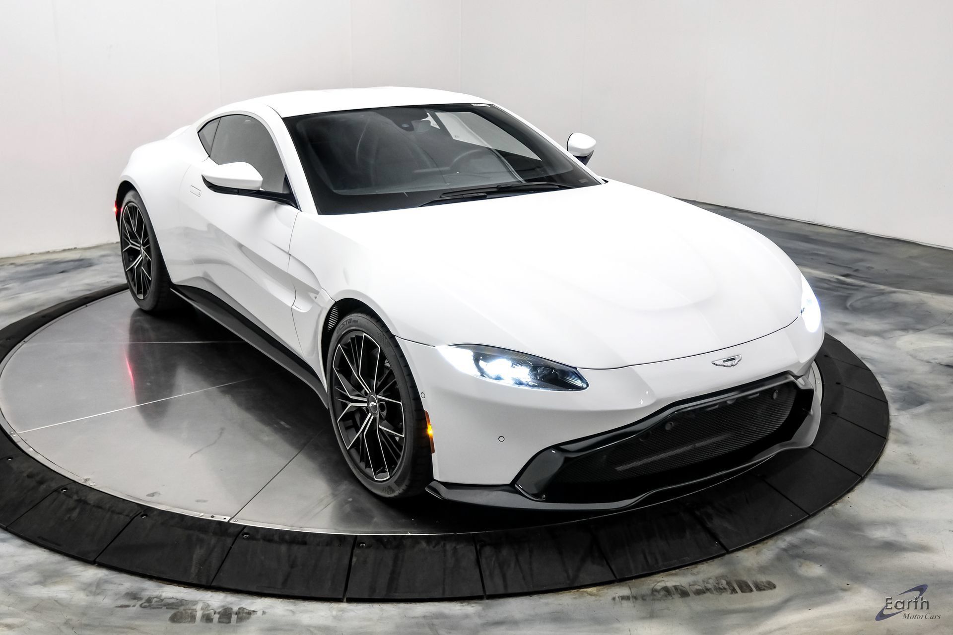 Used 2022 Aston Martin V8 Vantage Coupe RWD image 29