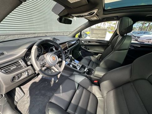 Used 2026 Porsche Macan AWD/4WD image 4