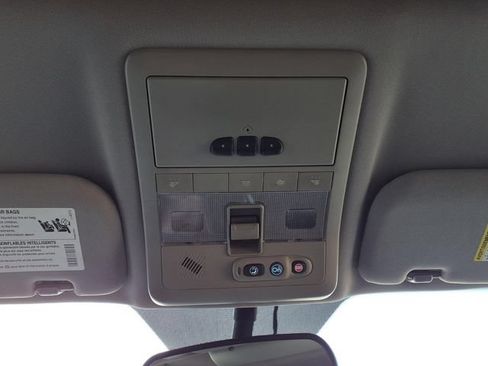 Used 2015 Chevrolet Captiva Sport LT w/ Convenience Package FWD image 17