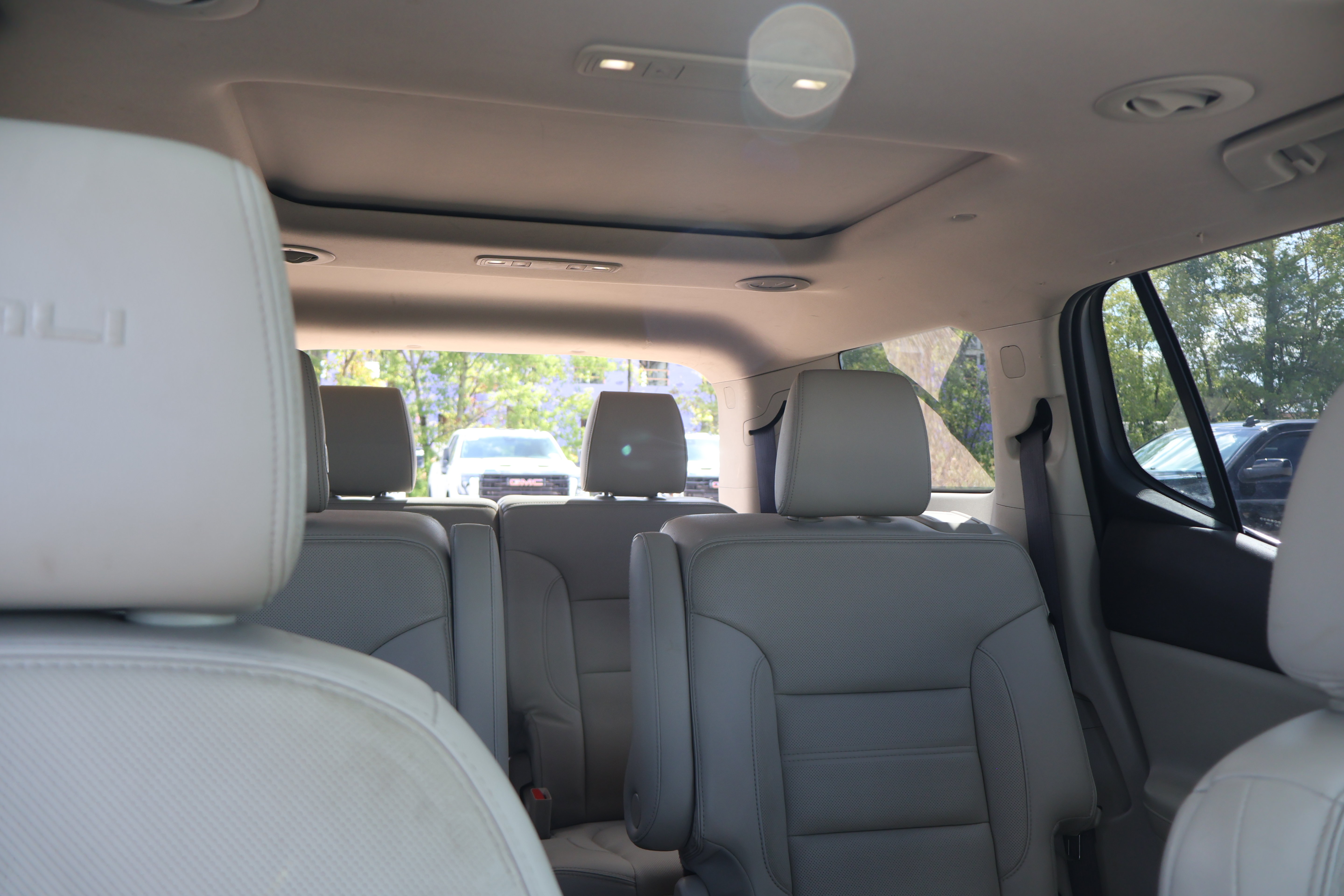 Used 2019 GMC Acadia Denali w/ Technology Package FWD image 22
