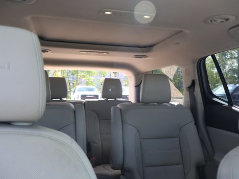 Used 2019 GMC Acadia Denali w/ Technology Package FWD image 22