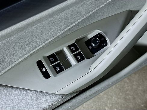 Used 2023 Volkswagen Jetta SE FWD image 20