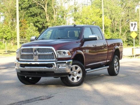 Used 2016 RAM 2500 Laramie w/ Convenience Group AWD/4WD image 3