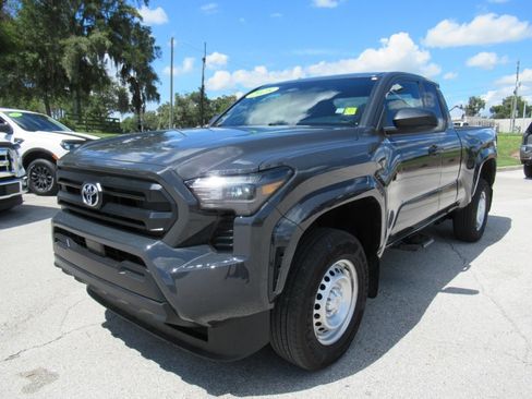 Used 2025 Toyota Tacoma SR w/ Towing Package AWD/4WD image 4