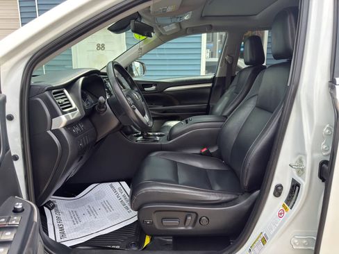 Used 2019 Toyota Highlander XLE AWD/4WD image 10
