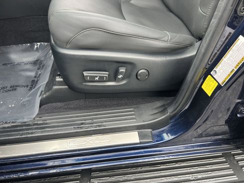 Used 2023 Lexus GX 460 Premium w/ Premium Package image 14