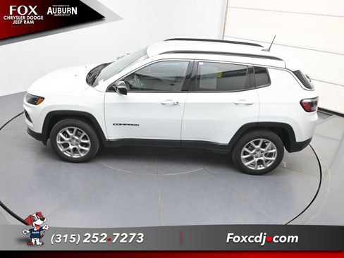Used 2023 Jeep Compass Latitude AWD/4WD image 30
