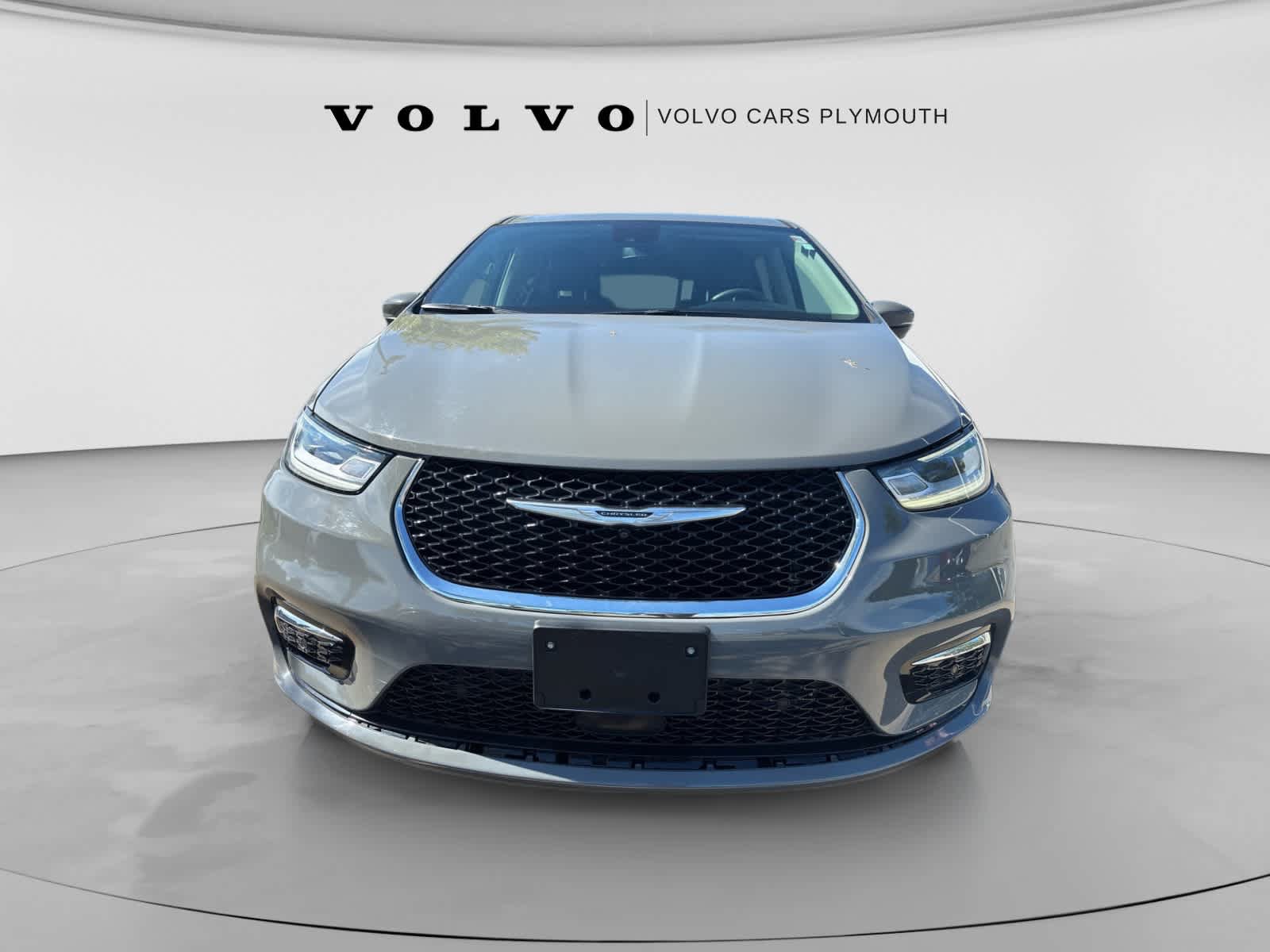 Used 2023 Chrysler Pacifica Touring-L FWD image 5