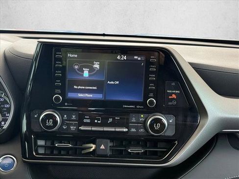 Used 2022 Toyota Highlander XLE FWD image 27