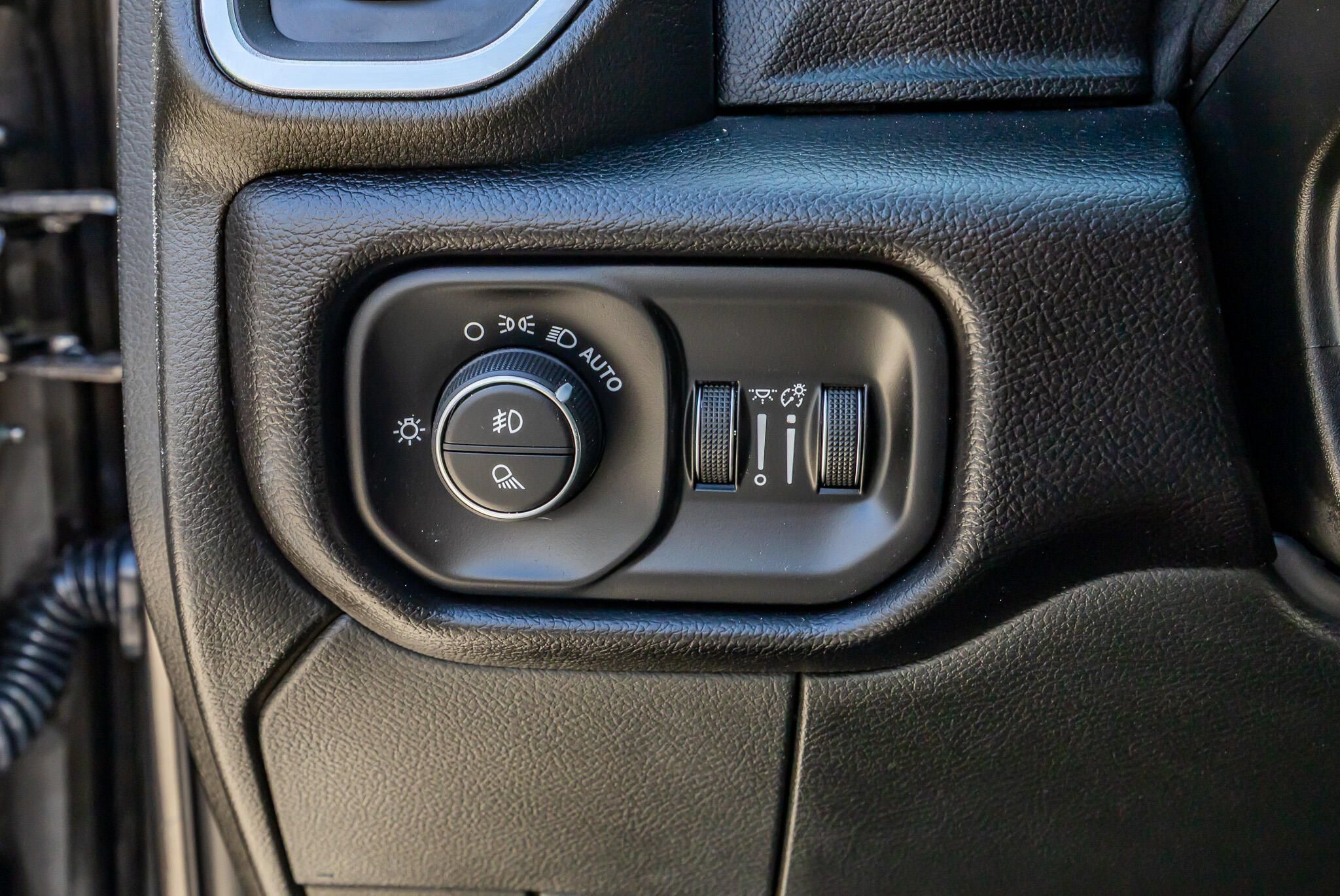 Used 2024 RAM 3500 Laramie w/ Towing Technology Group AWD/4WD image 21