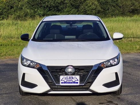 Used 2021 Nissan Sentra SV FWD image 2