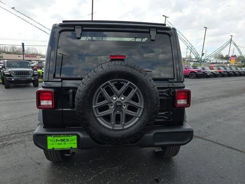 Used 2024 Jeep Wrangler Unlimited Sport AWD/4WD image 6