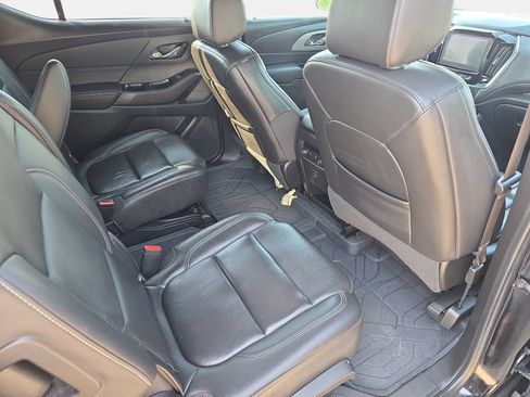 Used 2023 Chevrolet Traverse LT w/ LPO, Floor Liner Package FWD image 11