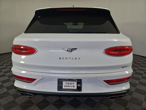 Used 2023 Bentley Bentayga Plug-In Hybrid AWD/4WD image 6