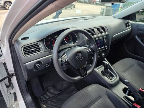 Used 2016 Volkswagen Jetta SE FWD image 13