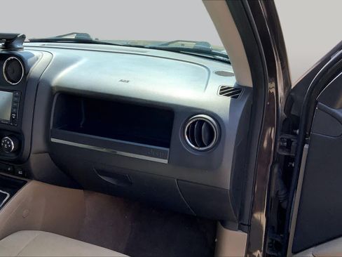 Used 2014 Jeep Patriot Latitude FWD image 19