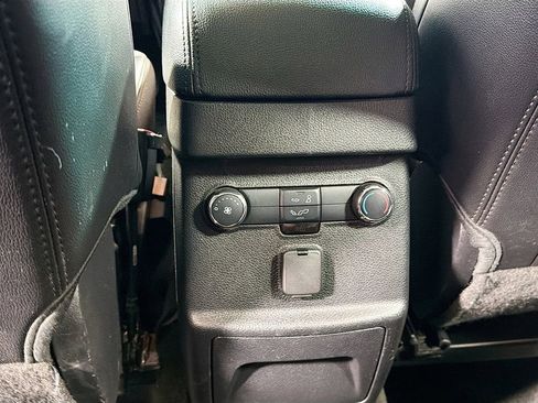 Used 2017 Ford Explorer XLT w/ Equipment Group 202A AWD/4WD image 27