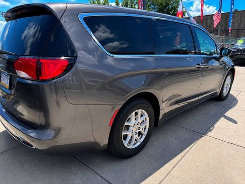 Used 2020 Chrysler Voyager LX FWD image 3