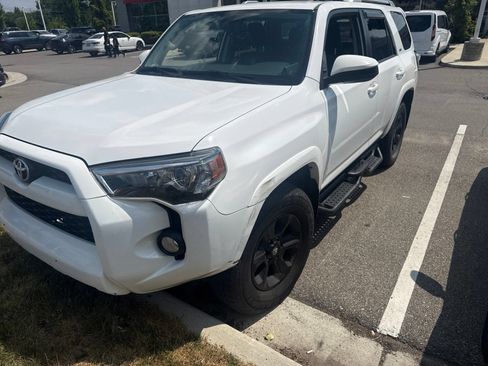 Used 2016 Toyota 4Runner SR5 AWD/4WD image 3