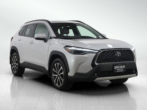 Used 2022 Toyota Corolla Cross XLE image 7