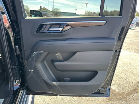 New 2026 Chevrolet Suburban High Country w/ Sun And Tow Package RWD image 18