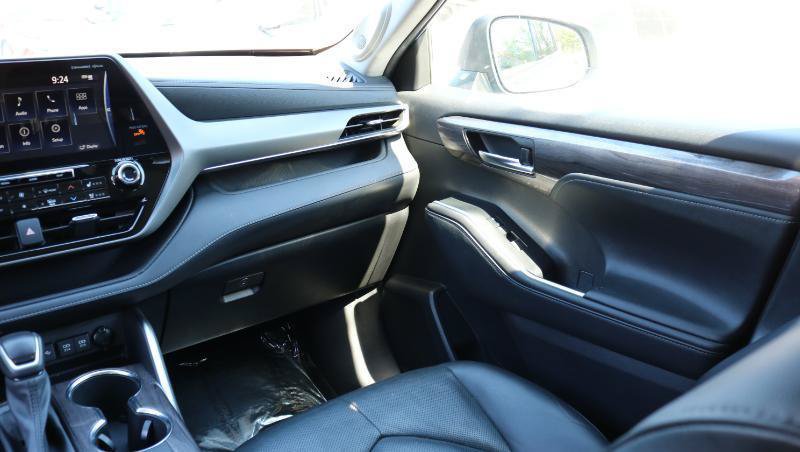 Used 2021 Toyota Highlander Limited AWD/4WD image 24