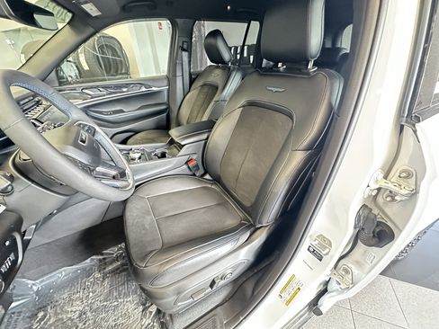 Used 2023 Jeep Grand Cherokee Trailhawk image 19