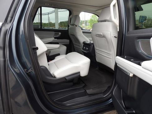 Used 2025 Ford Expedition Max Platinum AWD/4WD image 12