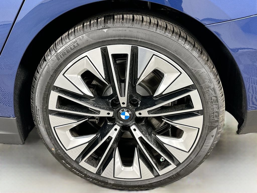 Used 2026 BMW 530i w/ Executive Package RWD image 23