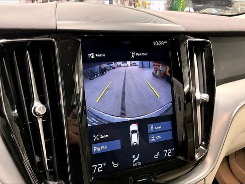 Used 2018 Volvo XC60 T5 Momentum w/ Vision Package image 27