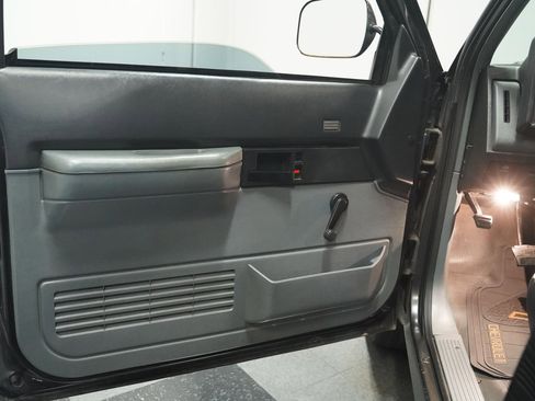 Used 1988 Chevrolet Silverado 1500 2WD Regular Cab image 32