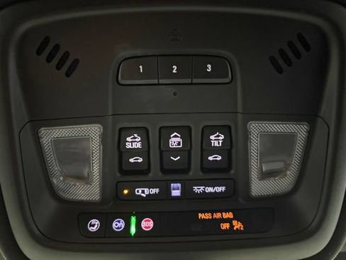 Used 2022 Chevrolet Traverse RS AWD/4WD image 43