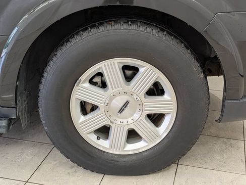 Used 2006 Lincoln Navigator Luxury AWD/4WD image 12
