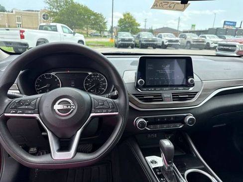Used 2023 Nissan Altima 2.5 SV FWD image 30