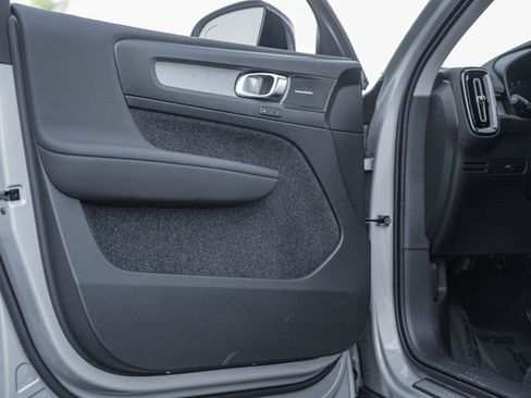 Certified 2025 Volvo XC40 B5 Ultra w/ Climate Package image 37