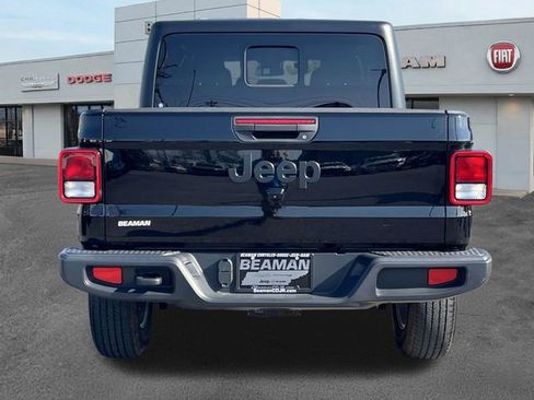 Used 2024 Jeep Gladiator Sport AWD/4WD image 6