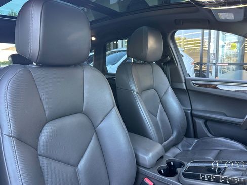 Used 2018 Porsche Macan S image 31