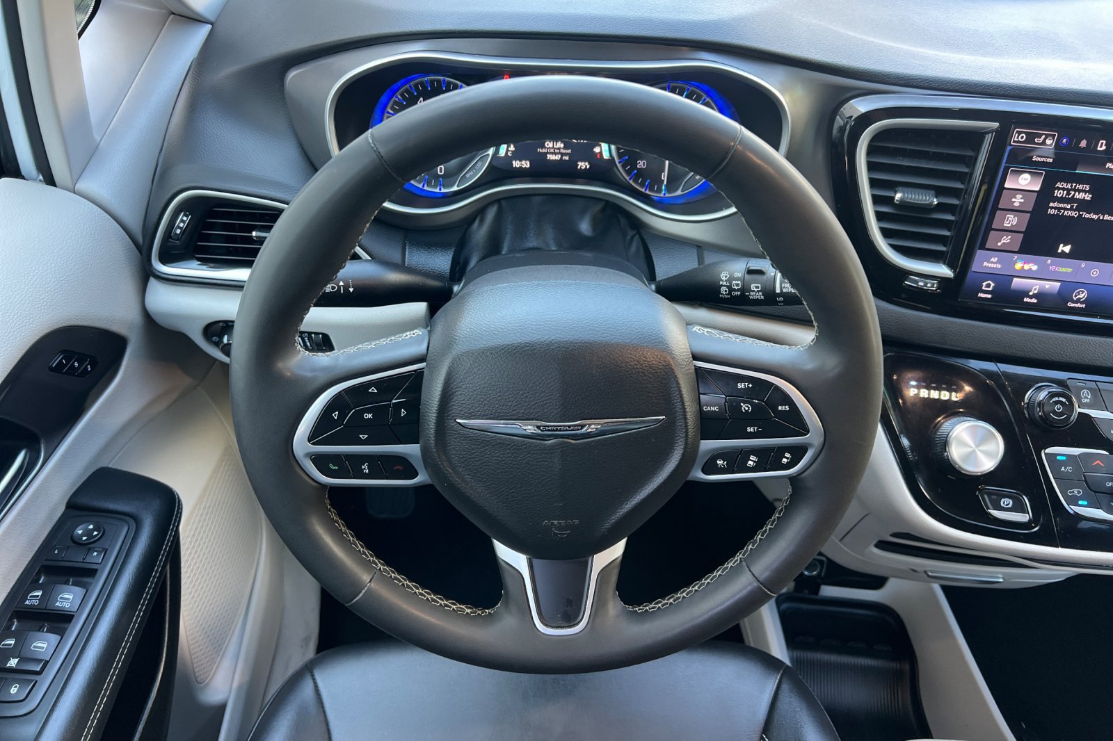 Used 2024 Chrysler Pacifica Touring-L FWD image 16