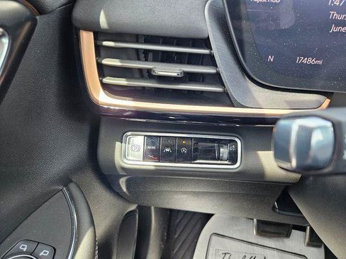 Used 2025 Buick Envision Sport Touring AWD/4WD image 28