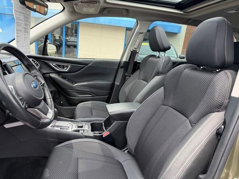 Used 2022 Subaru Forester Premium AWD/4WD image 17