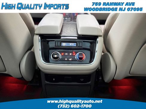 Used 2018 Lincoln Navigator Select w/ Technology Package AWD/4WD image 27