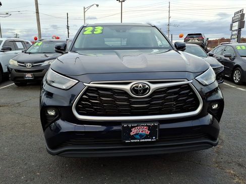 Certified 2023 Toyota Highlander XLE image 2